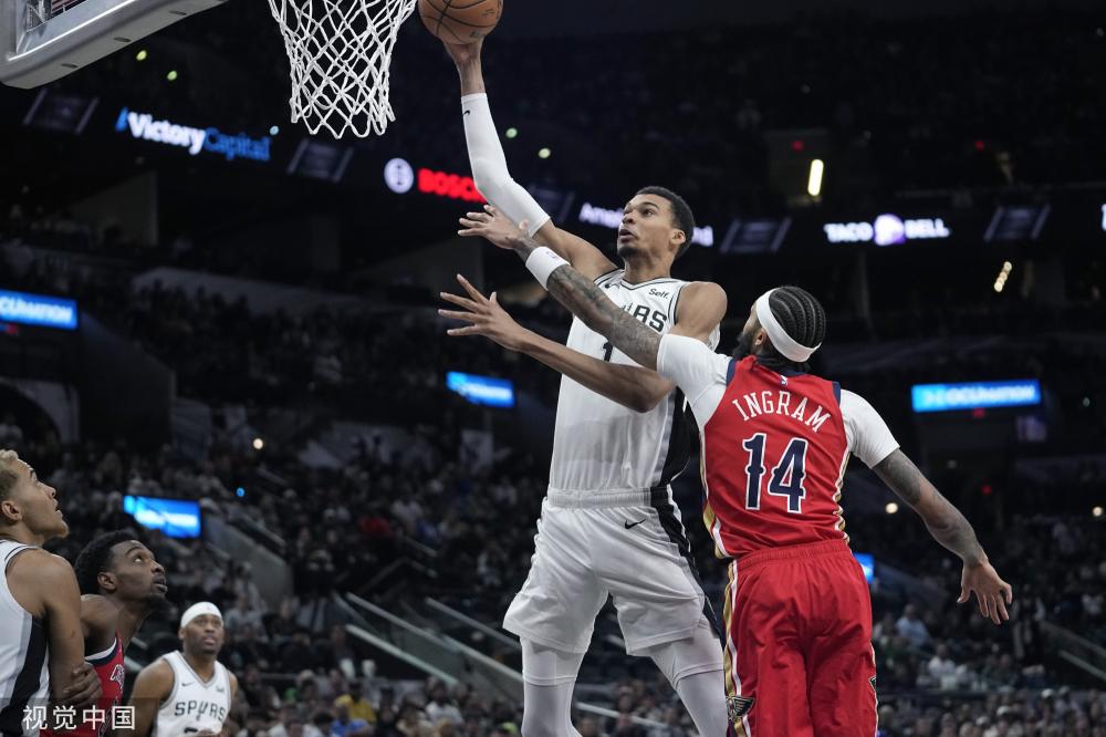 校园枪击事 校园枪击事